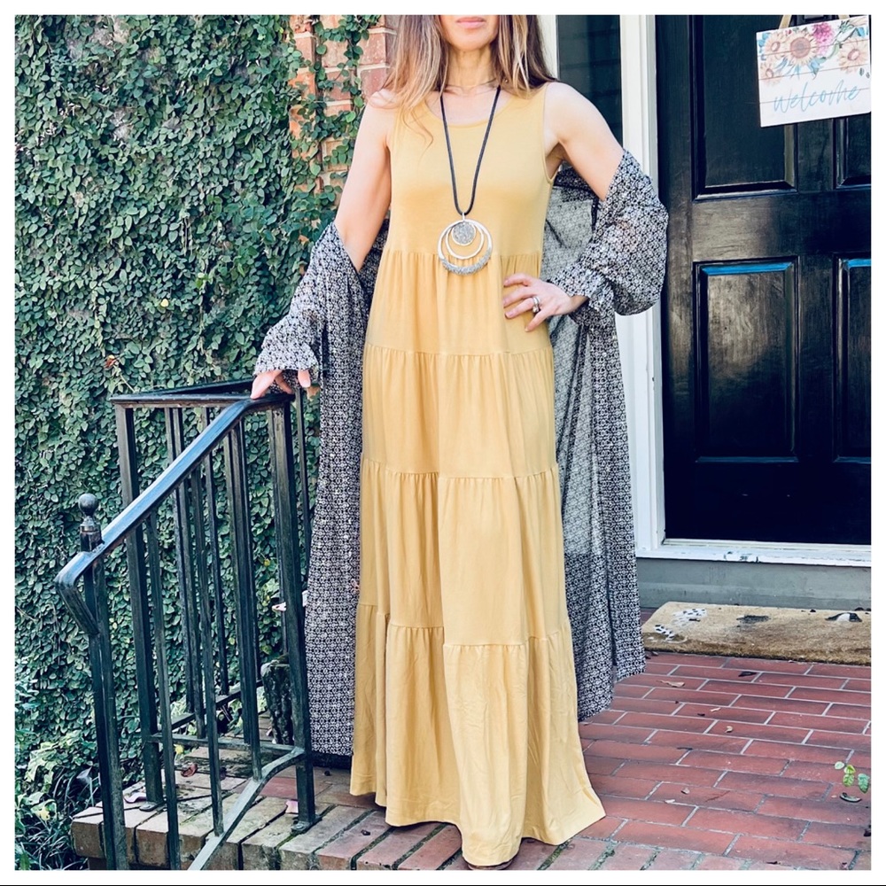 12 Bright light and breezy sleeveless tiered maxi dress - Picture 8 of 10